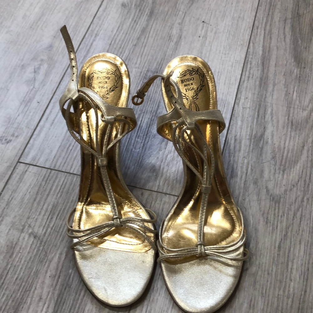 RODO gold strappy heels. Size EURO 40. (USA 9). Made in Italy. Leather soles.